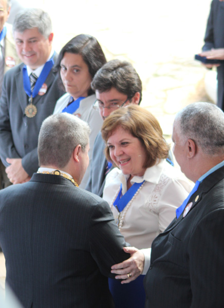 A Chefe de Gabinete Bernadete Aguiar foi cumprimentada pelo Governador Anastasia